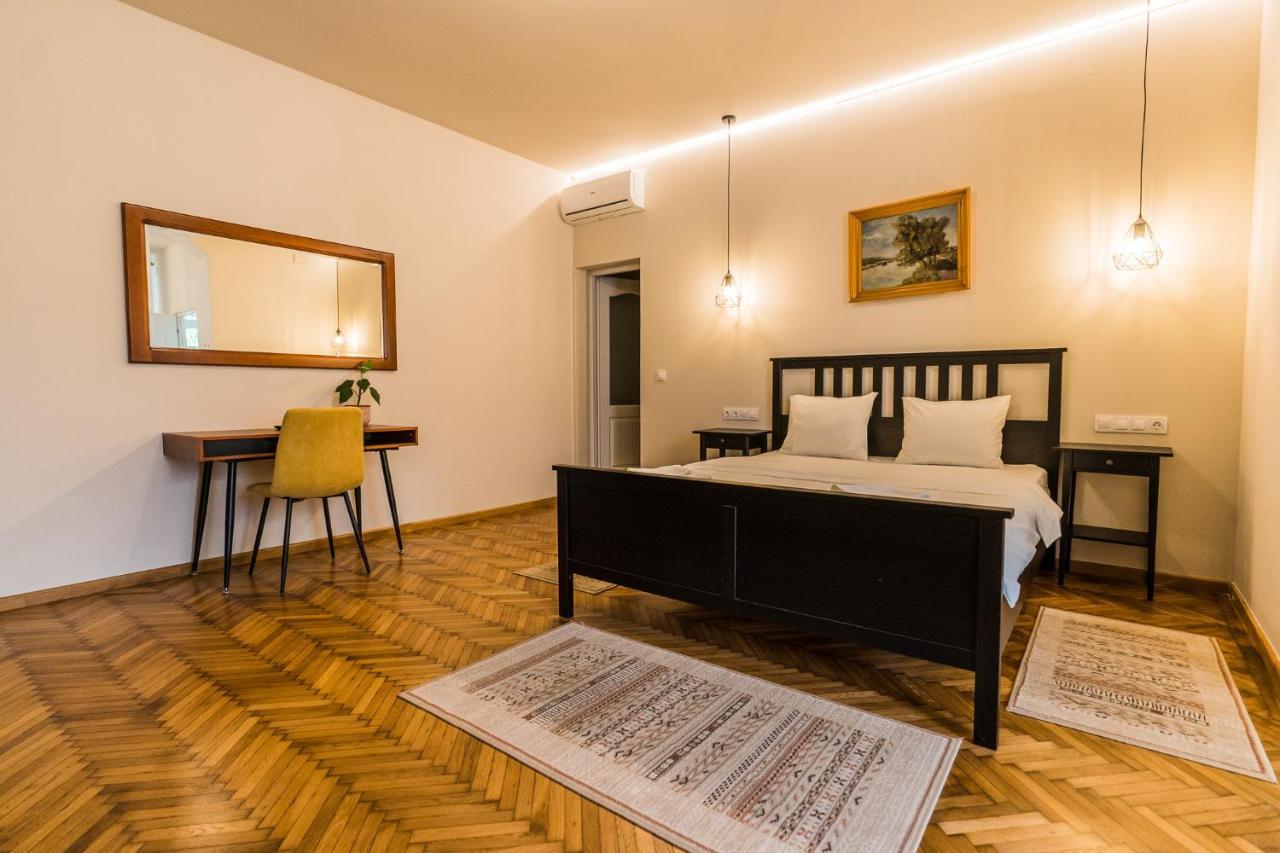 Boutique Rooms With Parking Oradea Exterior foto