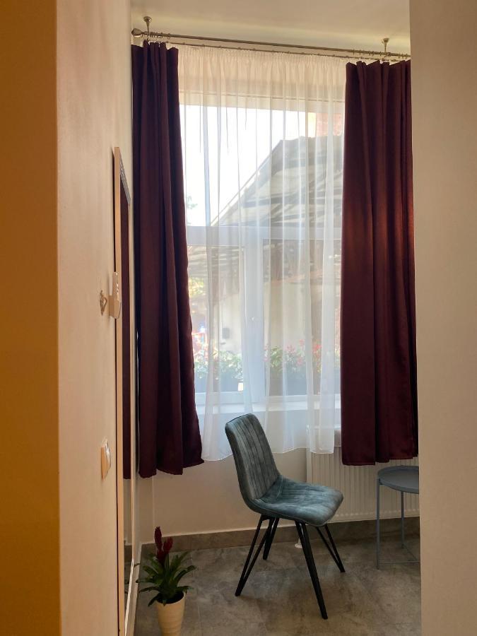 Boutique Rooms With Parking Oradea Exterior foto