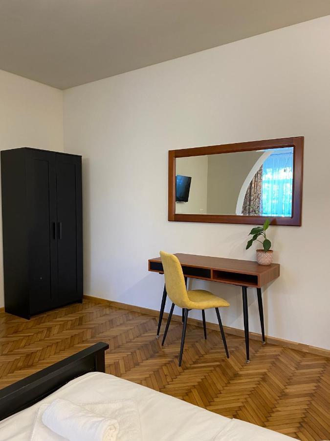 Boutique Rooms With Parking Oradea Exterior foto