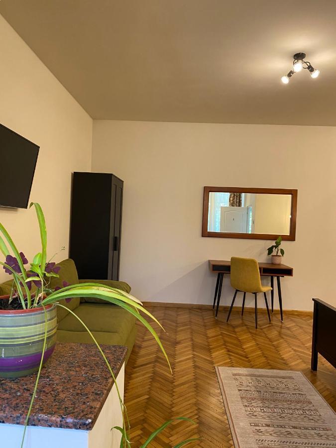 Boutique Rooms With Parking Oradea Exterior foto