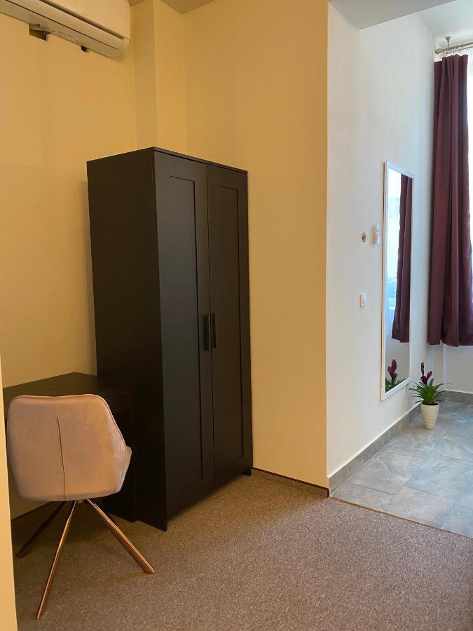 Boutique Rooms With Parking Oradea Exterior foto