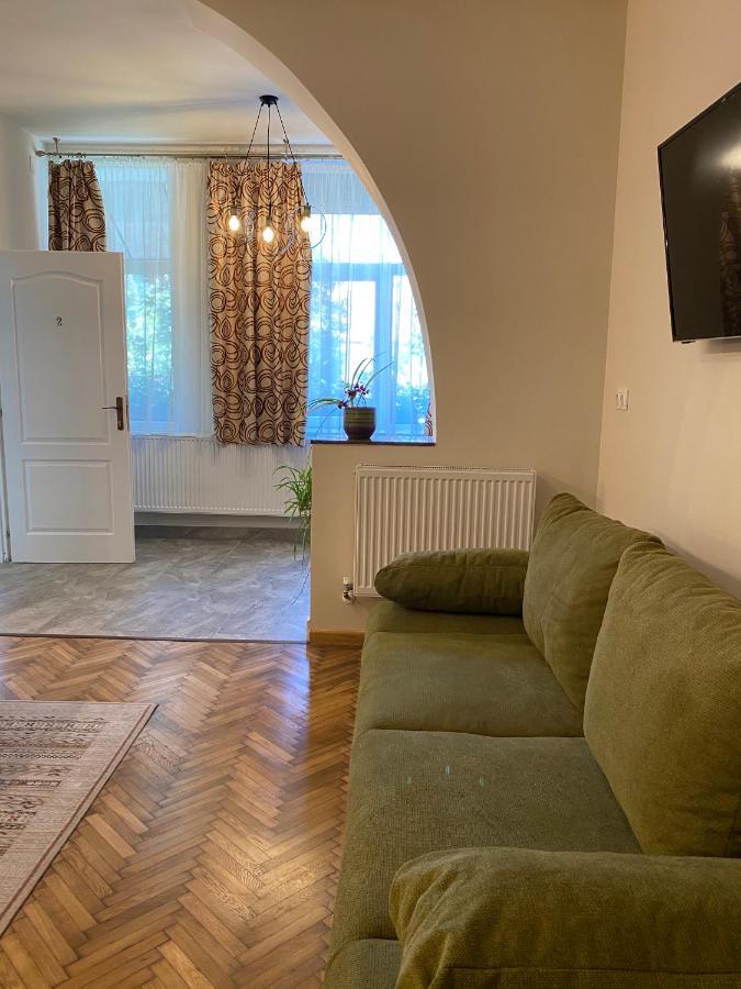 Boutique Rooms With Parking Oradea Exterior foto