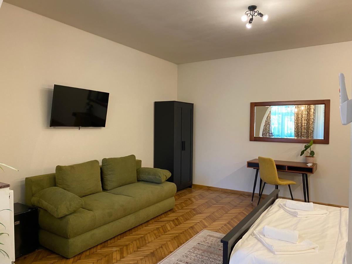 Boutique Rooms With Parking Oradea Exterior foto